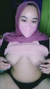 Video Bokep: Toket Deby Hijab Binal