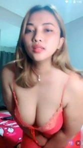 Video Bokep: Echa Seksi dengan Busana Transparan