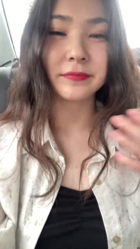 Gadis Tiongkok Ini ngentot dengan Pengunjung Asing di Alam Terbuka