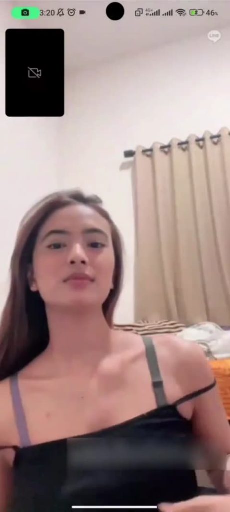 Mahasiswi Menawan VCS Sambil Memijat Payudara