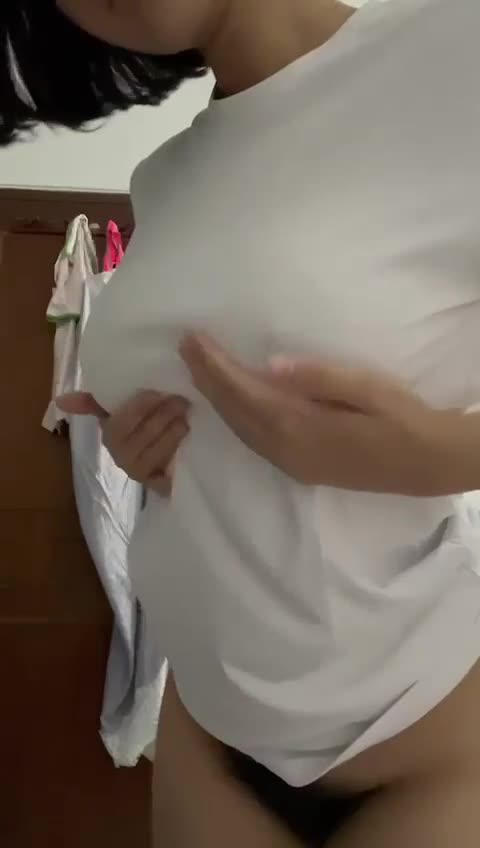 Nonton Bokep Mahasiswi Melepaskan Pakaian Sambil Menggoda