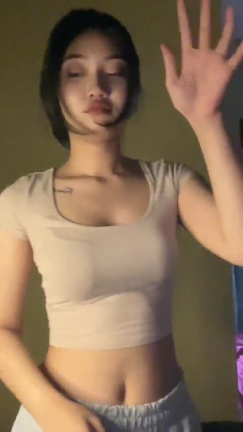 Mahasiswi Menawan Menari di TikTok 2