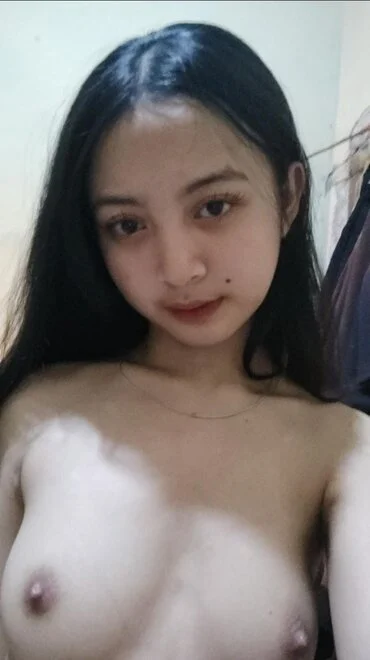 Foto Bugil dan Erotis Andini Permata